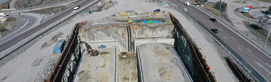 Mellan körfälten i höjd med Heron City och Ikea är nu den sista gjutningen av betongtunnlarna gjorts.