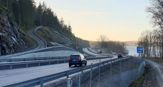 E20 vid sjön Sävelången och enskilda vägar som nu ansluts via trafikplats