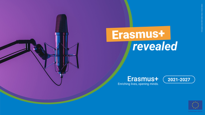 Mikrofon mot lila bakgrund med texten "Erasmus+ revealed" och programperioden 2021-2027. Källa: EU-kommissionen