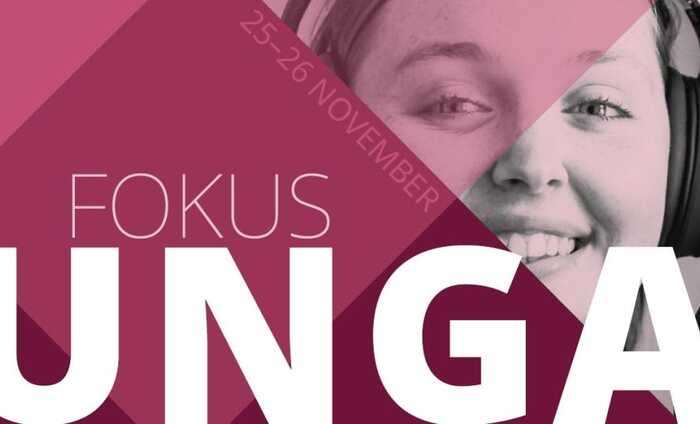 Leende ung person med hörlurar bredvid texten "Fokus Unga" och datumen 25-26 november.
