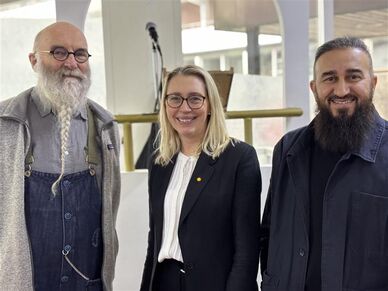 Bild på Hans Kvarnström (präst i Svenska kyrkan), Camilla Kullander (Karlstad kommun) och Jutyar Sindy (Islamiska kulturföreningen i Karlstad). Foto: MUCF
