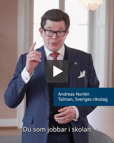 Riksdagens talman, Andreas Norlén, klädd i kostym. Foto: Christoffer Rikardsson, MUCF