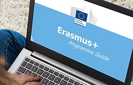 Laptop som visar Erasmus+ programguide. 