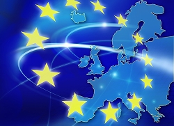 Europakarta med EU-flaggor över. 