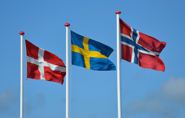 Danska, svenska och norska flaggan.