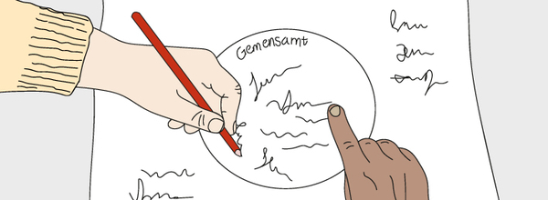 En person skriver på ett papper. En annan person pekar på något som står skrivet.