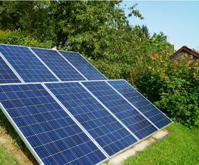Solceller på mark. Bild: Pixabay