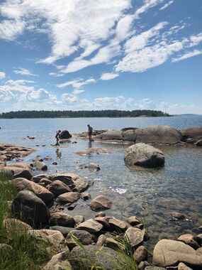 Badande barn i Vänern, foto: Sara Peilot.