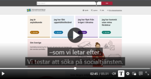 Skärmdump av videospelare med svensk undertext: "Vi testar att söka på socialtjänsten".