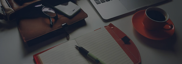 Bord med studiematerial.