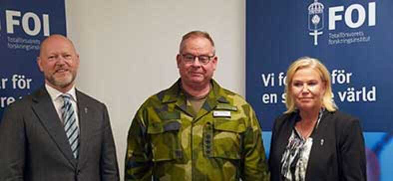 Två män och en kvinna.