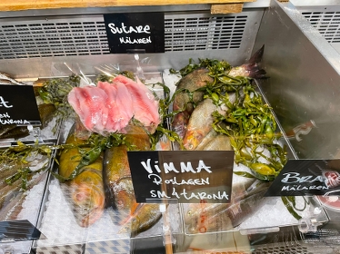 Fiskdisken på Sturehof Matmarknad. 