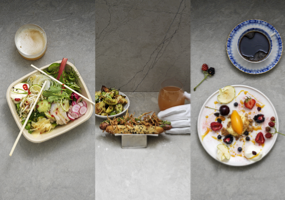 Stockholmsmåltidens tre rätter: salladsbowl, lammkorv och färskost med bär.