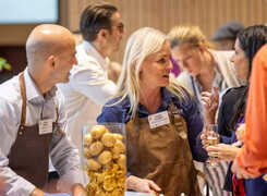 Bilden visar tidigare tävlande i Ät!Stockholm.