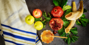 Shofar- judisk högtid- firas med honung, granatäpple, äpple och valthorn.