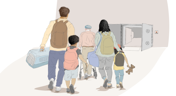 Familj i olika åldrar som går mot ett öppet skyddsrum, bär väskor, rullator och ett gosedjur.