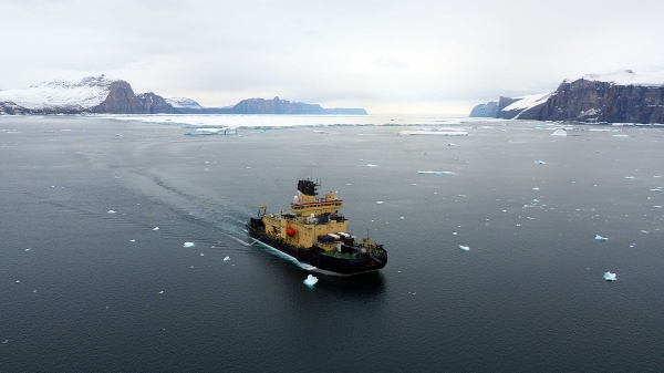 Isbrytaren Oden under expeditionen till Ryderglaciären 2019