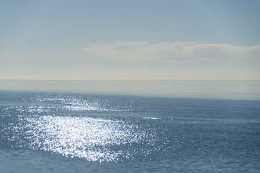 Sommarbild på hav på Gotland blått hav och blå himmel