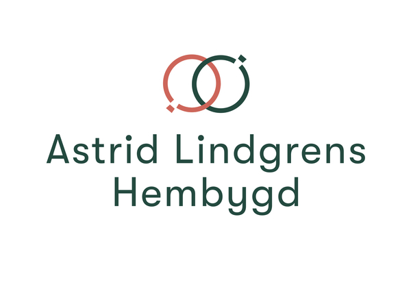 Logotyp för Astrid Lindgrens Hembygd med överlappande röda och gröna cirklar.