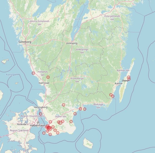Skärmdump på karta över södra Sverige med röda prickar längs kusterna som betyder att vilda fåglar med fågelinfluensa har påträffats där