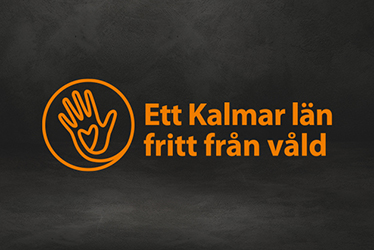 Logotypen Ett Kalmar län fritt från våld i orange mot mörk bakgrund