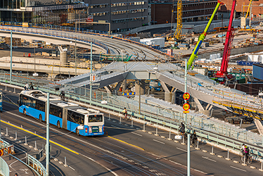 Nya stora trafikleder, med cykelbana. Foto: Trygve Finkelsen /Mostphotos.com