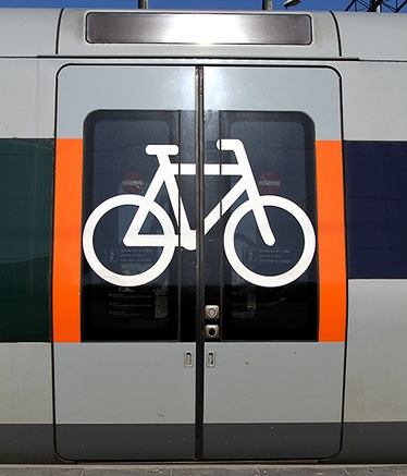 Kombinerad mobilitet med cykel och tåg. Foto: Michael Erhardsson / Mostphotos.com