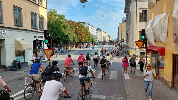 Aktiva trafikanter på Götgatan i Stockholm. Foto: Johan Egeskog, VTI.