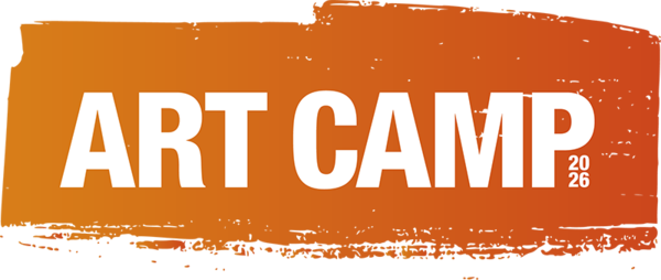 Orange penseldrag med vit text "ART CAMP 2026".
