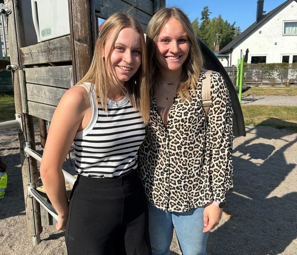 På bild vänster till höger: Hanna och Rosa, studenter från Klagenfurt