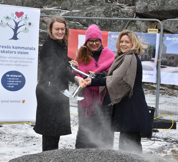 Ordförande barn- och utbildningsnämnden Klara Watmani, skolchef Ulrika Månsson och 1: e vice ordförande barn- och utbildningsnämnden Jeanette Hellmark.