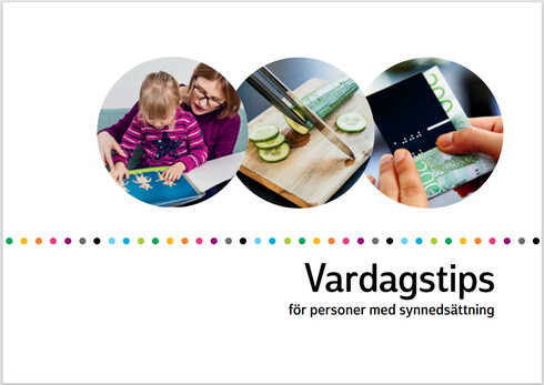 Bokomslag Vardagstips. Tre bilder i cirkelformat visar en kvinna och barn pysslar, hudvård med gurkskivor och en person som använder en smartphone med förstoringsfunktion, texten ”Vardagstips för personer med synnedsättning” nedanför.