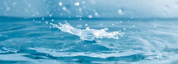 Närbild av plaskande vatten