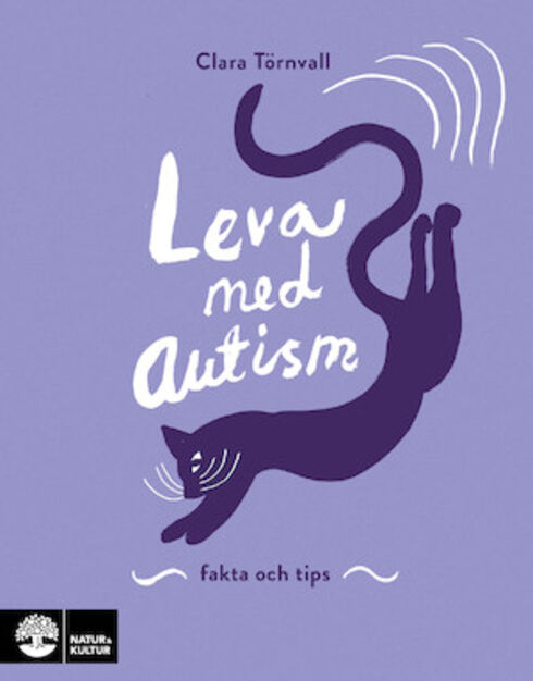 Omslagsbild för boken "Leva med autism" av Clara Törnvall, som visar en svart katt mot en lila bakgrund.
