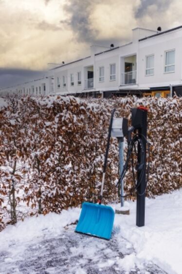 Elbilsladdare vid flerfamiljshus. 